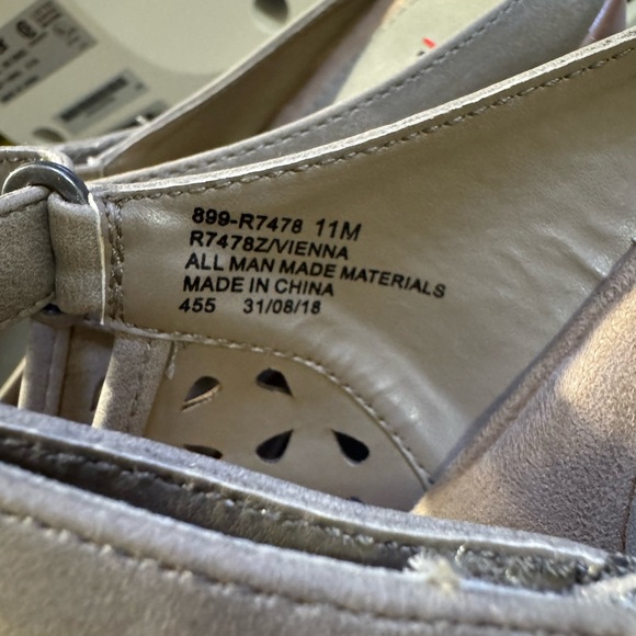 Rialto Women’s Size 11 Vienna Clogs Tan Mary Janes Wedge Heels Perforated - Picture 7 of 12